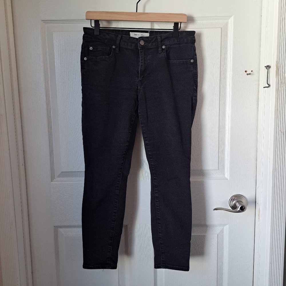 Black GAP skinny jeans